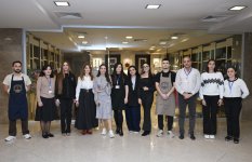 Heydər Əliyev Fondunun vitse-prezidenti Leyla Əliyeva və Bakı Media Mərkəzinin rəhbəri Arzu Əliyeva Milli İncəsənət Muzeyində təşkil olunan sərgiləri ziyarət ediblər (FOTO)