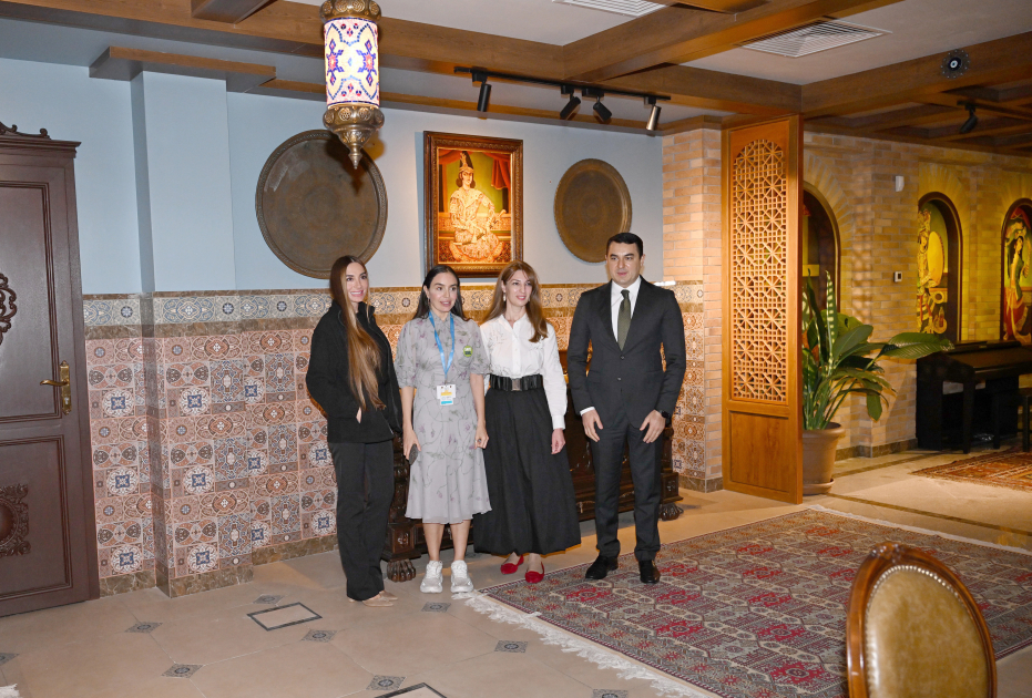 Heydər Əliyev Fondunun vitse-prezidenti Leyla Əliyeva və Bakı Media Mərkəzinin rəhbəri Arzu Əliyeva Milli İncəsənət Muzeyində təşkil olunan sərgiləri ziyarət ediblər (FOTO)