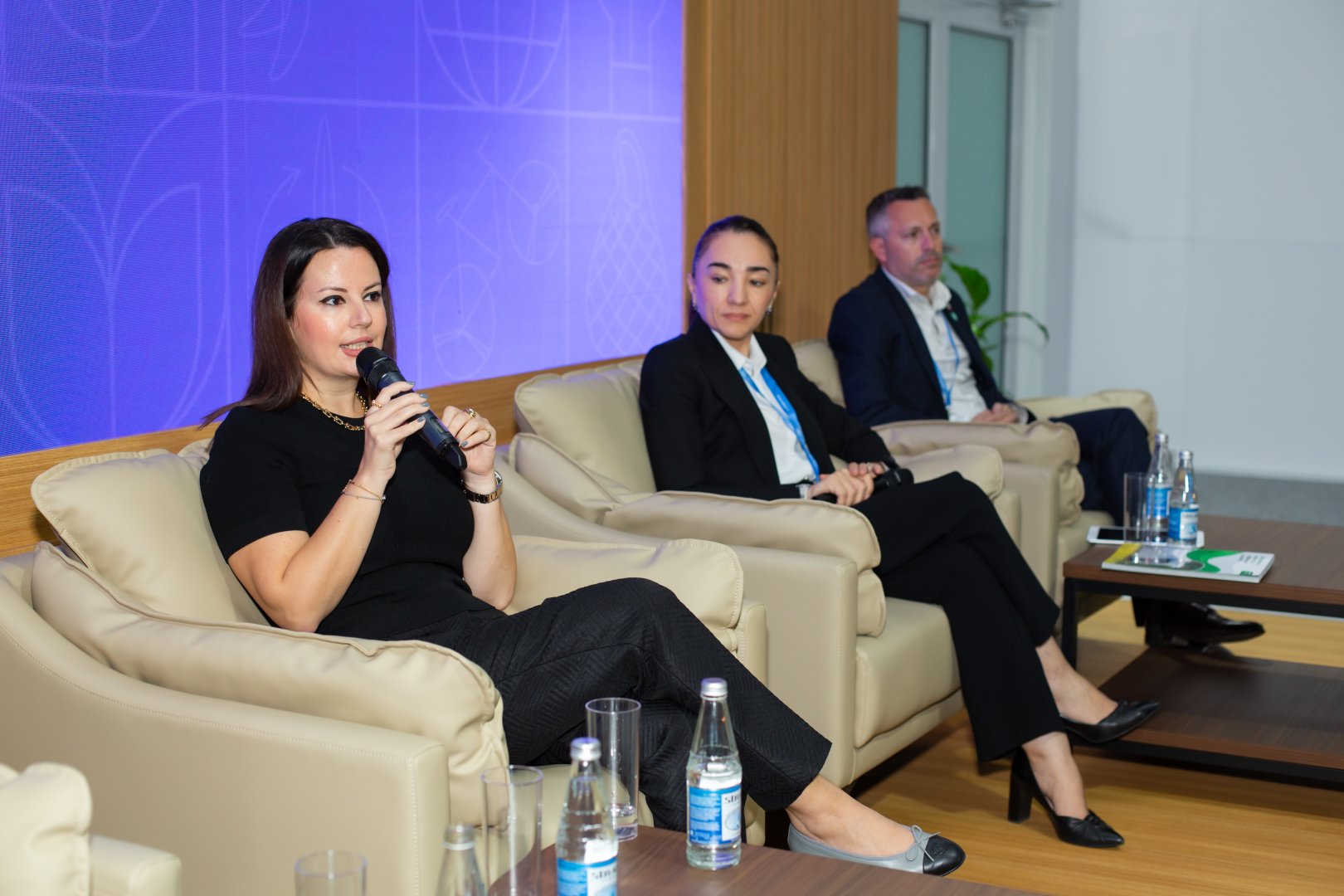 Azercell “Dayanıqlıllığın təmin edilməsində təşkilatların rolu” mövzusunda panel müzakirəsi keçirib (FOTO)