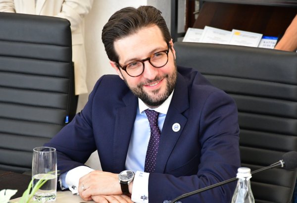 Dayanıqlı infrastrukturun dəstəklənməsi — AYİB-in Qazaxıstandakı prioriteti — Hüseyn Özhan (ÖZƏL MÜSAHİBƏ)