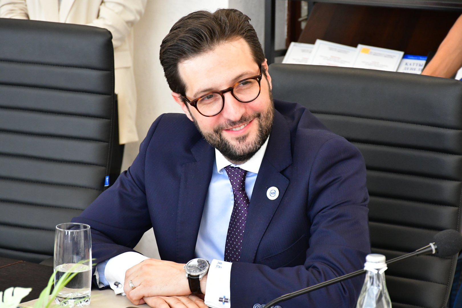 Dayanıqlı infrastrukturun dəstəklənməsi — AYİB-in Qazaxıstandakı prioriteti — Hüseyn Özhan (ÖZƏL MÜSAHİBƏ)