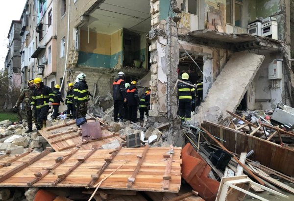 Sumqayıtda binada partlayış olub, 6 nəfər dağıntılar altından xilas edilib (ƏLAVƏ OLUNUB-5) (FOTO/VİDEO)