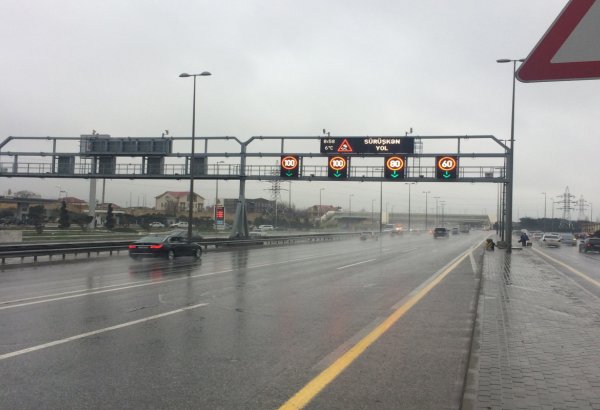 SÜRÜCÜLƏRİN NƏZƏRİNƏ: Bu yolda bəzi zolaqlar üzrə sürət həddi endirildi