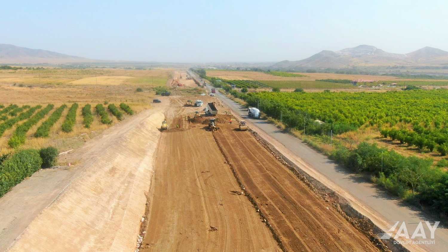 Ağdam-Əsgəran-Xocalı-Xankəndi yolunun yenidən qurulması sürətlə davam etdirilir (FOTO/VİDEO)