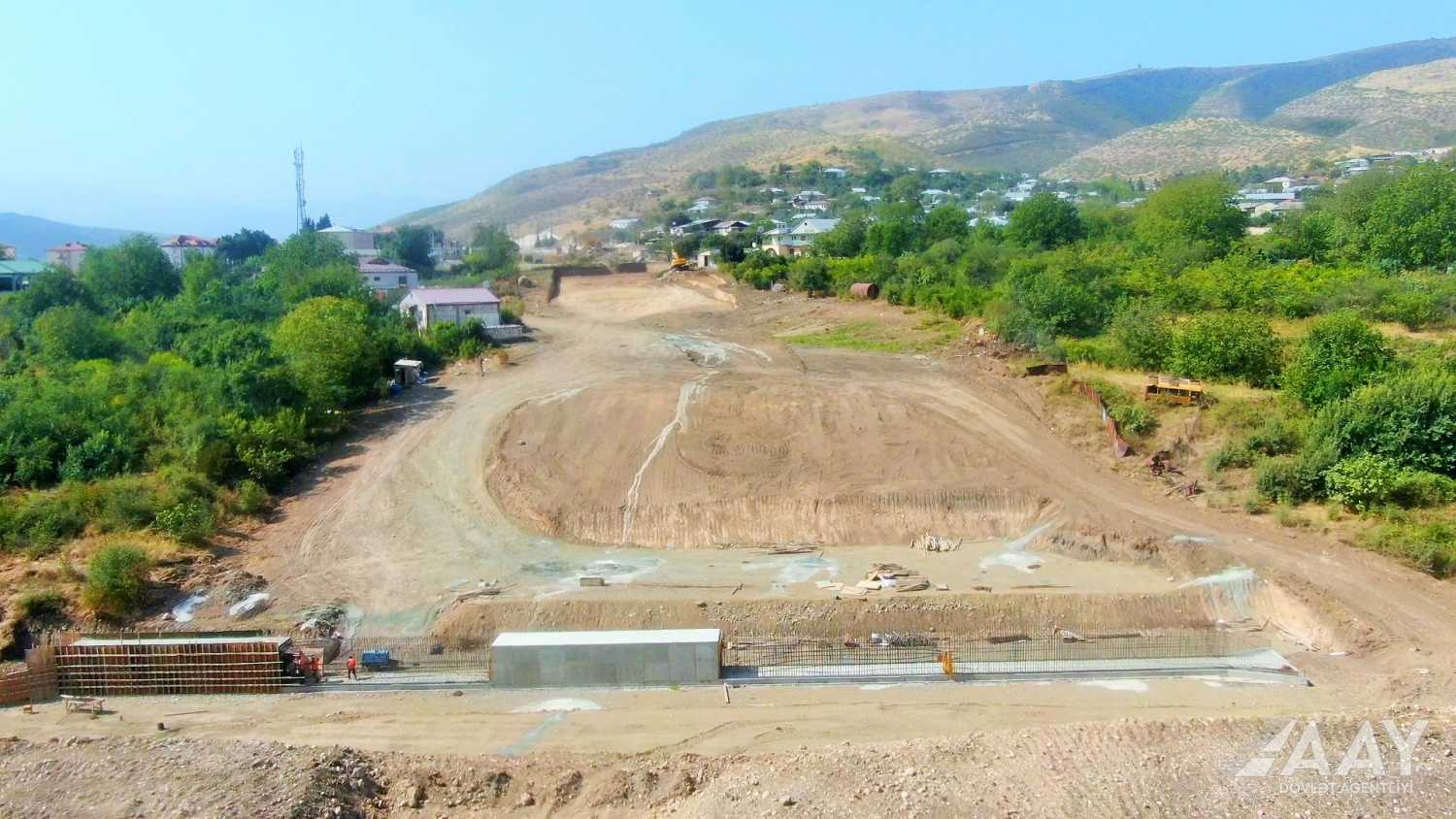 Ağdam-Əsgəran-Xocalı-Xankəndi yolunun yenidən qurulması sürətlə davam etdirilir (FOTO/VİDEO)