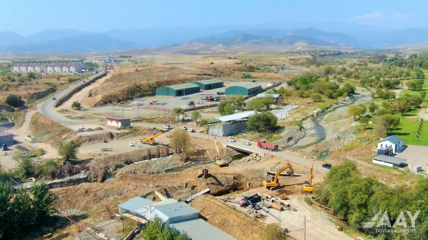 Ağdam-Əsgəran-Xocalı-Xankəndi yolunun yenidən qurulması sürətlə davam etdirilir (FOTO/VİDEO)