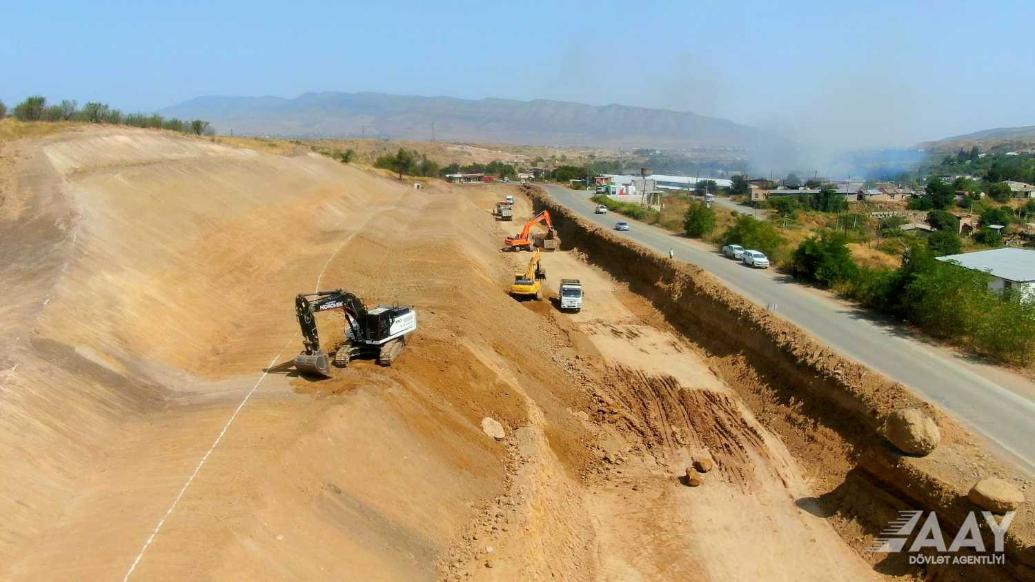 Ağdam-Əsgəran-Xocalı-Xankəndi yolunun yenidən qurulması sürətlə davam etdirilir (FOTO/VİDEO)