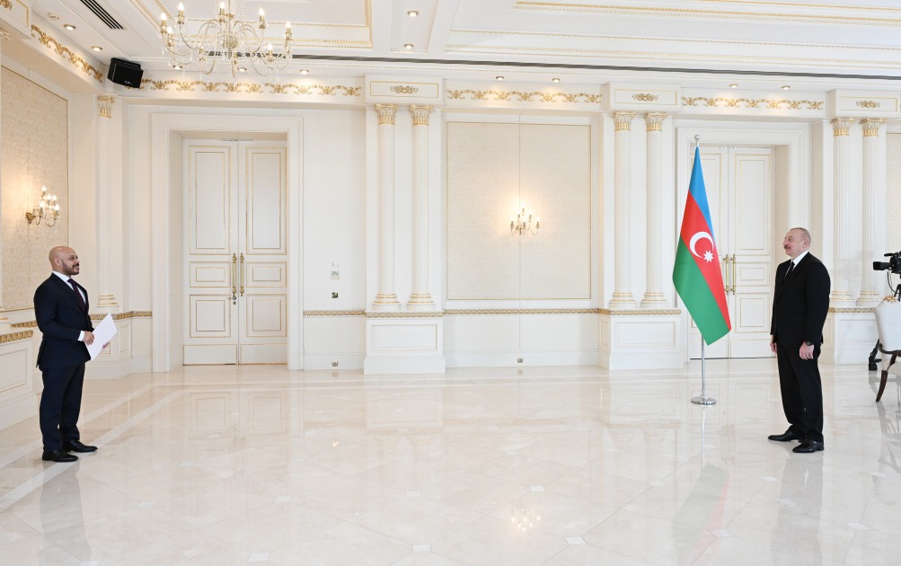 Prezident İlham Əliyev El-Salvadorun ölkəmizdə yeni təyin olunmuş səfirinin etimadnaməsini qəbul edib (FOTO/VİDEO) (YENİLƏNİB)