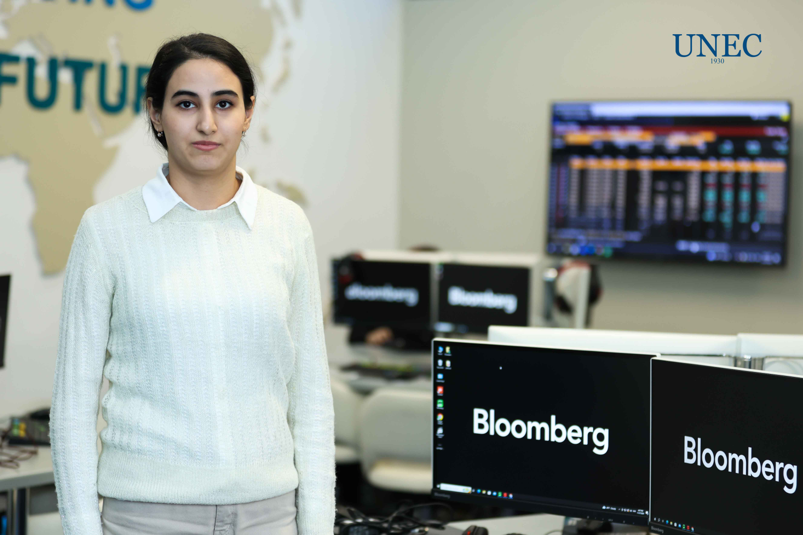 UNEC tələbələri Bloomberg Qlobal Ticarət Yarışında regionda 2-ci, dünyada 32-ci olublar (FOTO)