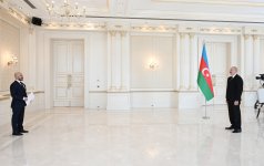 Prezident İlham Əliyev El-Salvadorun ölkəmizdə yeni təyin olunmuş səfirinin etimadnaməsini qəbul edib (FOTO/VİDEO) (YENİLƏNİB)
