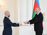 Prezident İlham Əliyev El-Salvadorun ölkəmizdə yeni təyin olunmuş səfirinin etimadnaməsini qəbul edib (FOTO/VİDEO) (YENİLƏNİB)