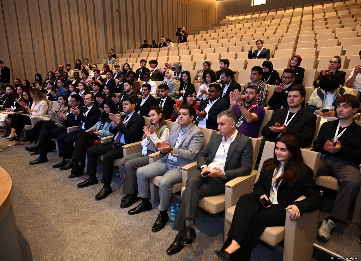 Şuşada "İƏT Ölkələri Gənclər Təşkilatları forumu"nun panel müzakirəsi keçirilib (FOTO)