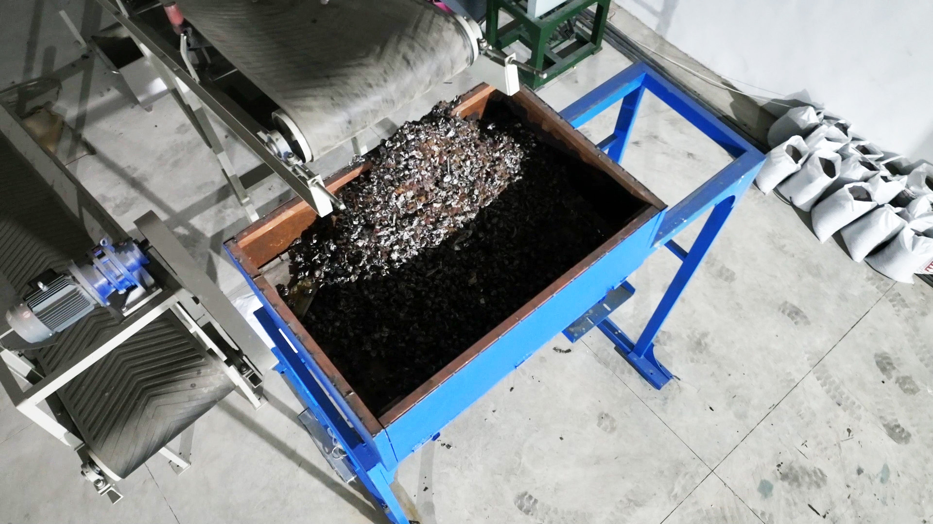 Nəqliyyat vasitələrinin utilizasiyası ilə bağlı elektron portal istifadəyə verildi (FOTO)