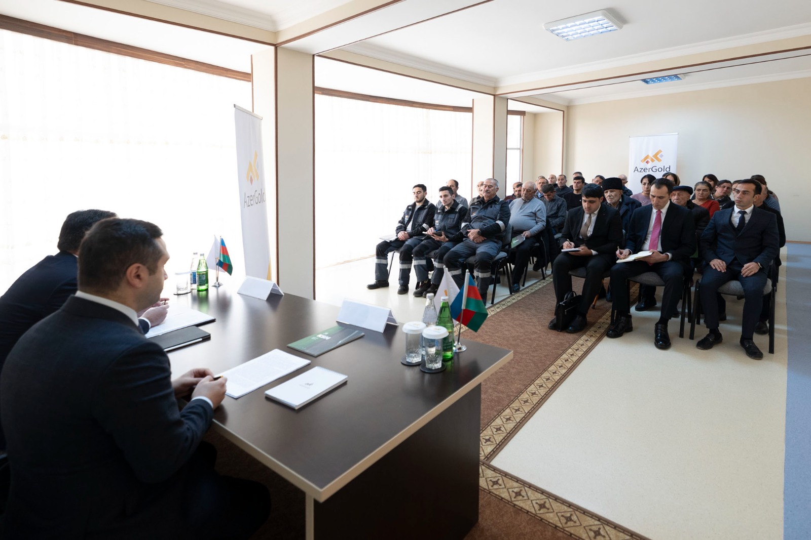 “AzerGold” QSC-nin KSM Komitəsinin sədri Naxçıvanda sakinlərlə görüşüb (FOTO)