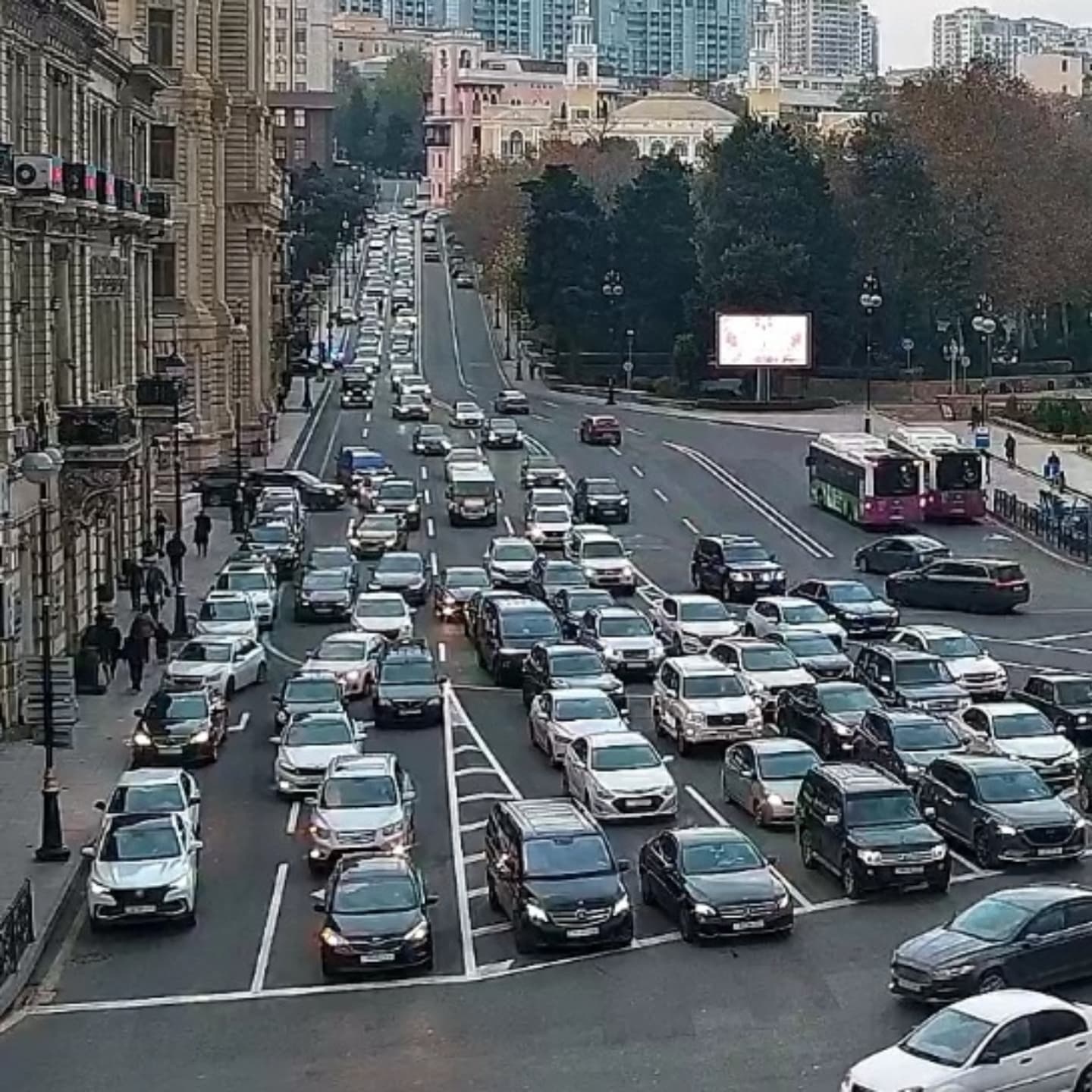 Sürücülərin NƏZƏRİNƏ: bu yollarda tıxac var - SİYAHI (FOTO)