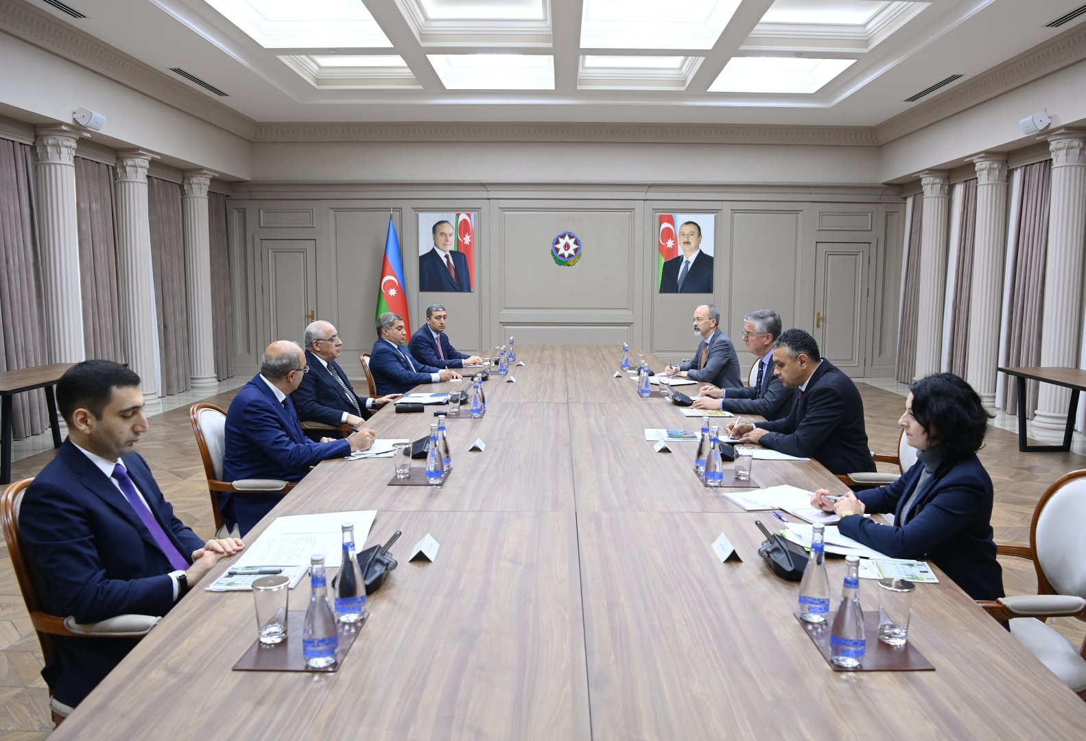 Əli Əsədov İqtisadi Əməkdaşlıq və İnkişaf Təşkilatının nümayəndə heyəti ilə əməkdaşlığı müzakirə etdi