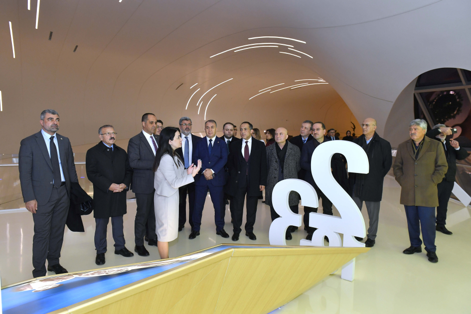 Beynəlxalq parlament konfransının iştirakçıları Heydər Əliyev Mərkəzi ilə tanış olublar (FOTO)
