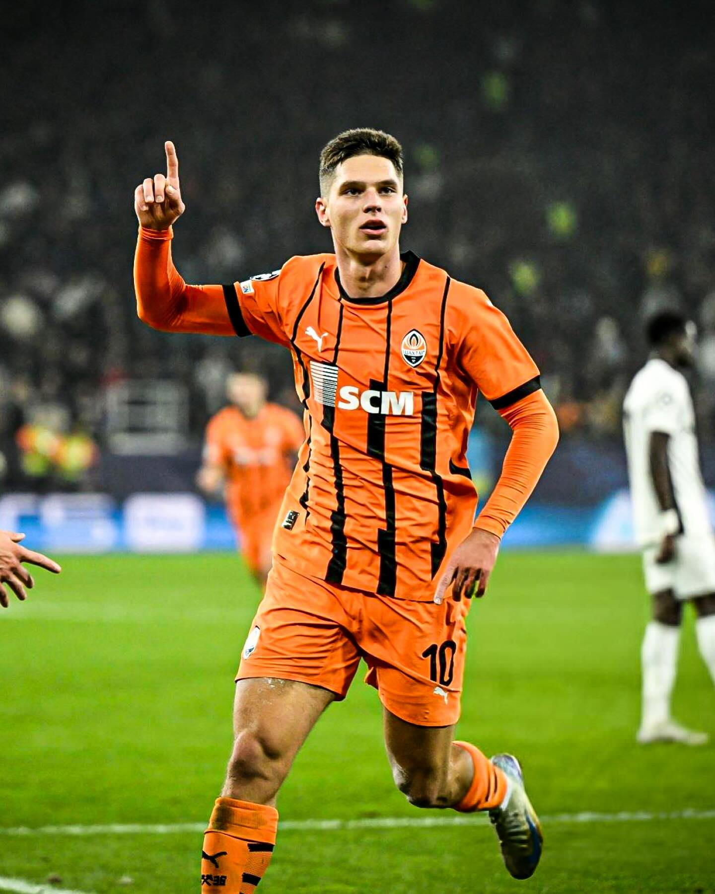 İngiltərənin nəhəng klubları ukraynalı futbolçunu transfer etmək istəyir