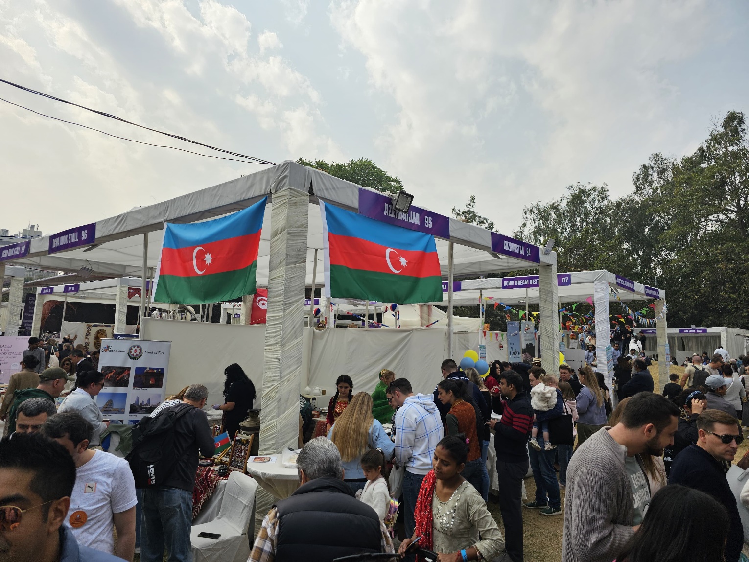Azərbaycan Nyu Dehlidə təşkil olunan diplomatik xeyriyyə yarmarkasında təmsil olunub (FOTO)