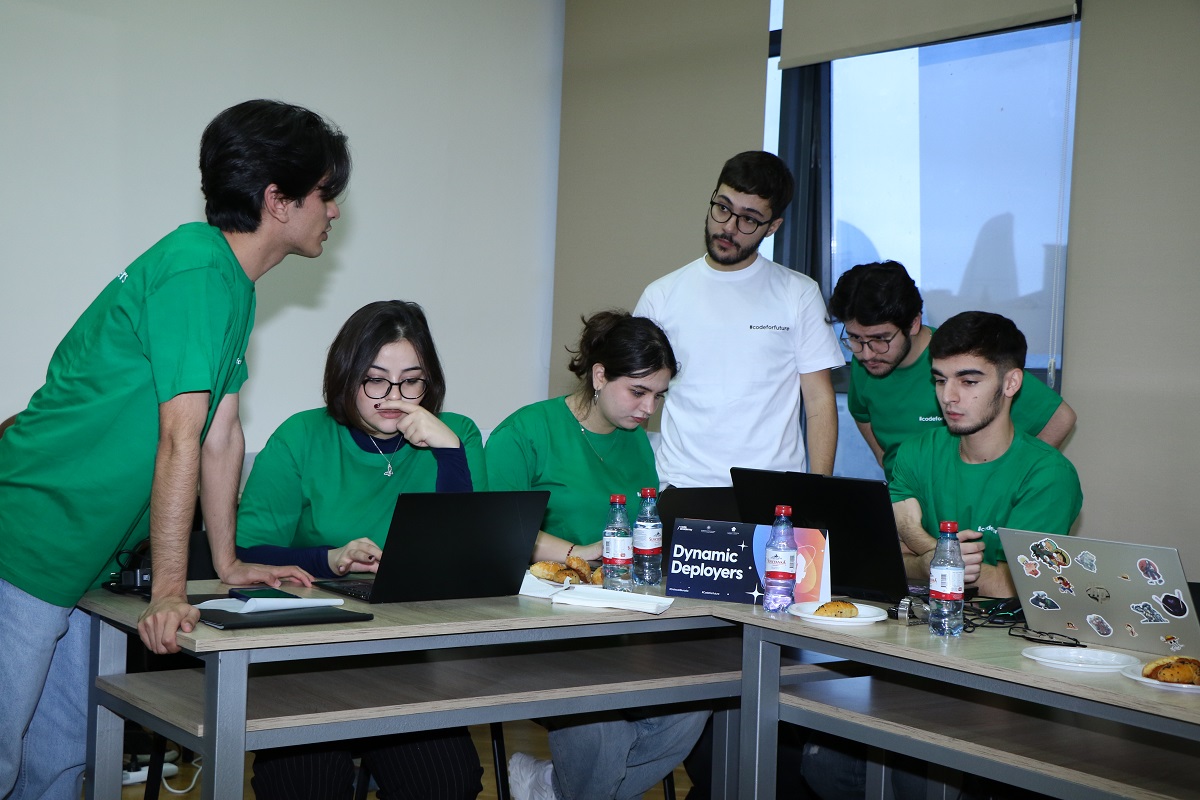 Azərbaycan Memarlıq və İnşaat Universitetində (AzMİU) Code8 Hakatonu keçirilib (FOTO)