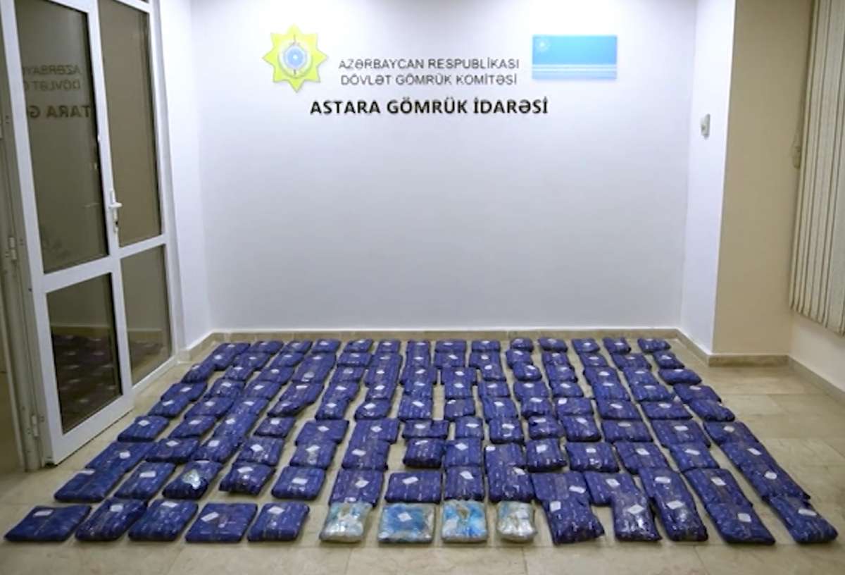 Gömrükdə əməliyyat - Almanın içərisində külli miqdarda narkotik aşkarlandı