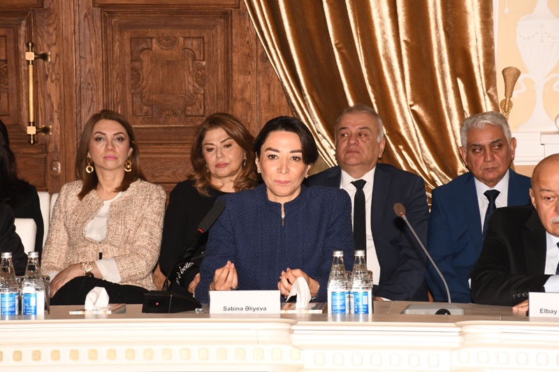 Bakı Şəhər İcra Hakimiyyətində yeni kitabın təqdimatı keçirilib (FOTO)