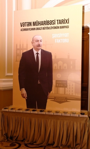 Bakı Şəhər İcra Hakimiyyətində yeni kitabın təqdimatı keçirilib (FOTO)