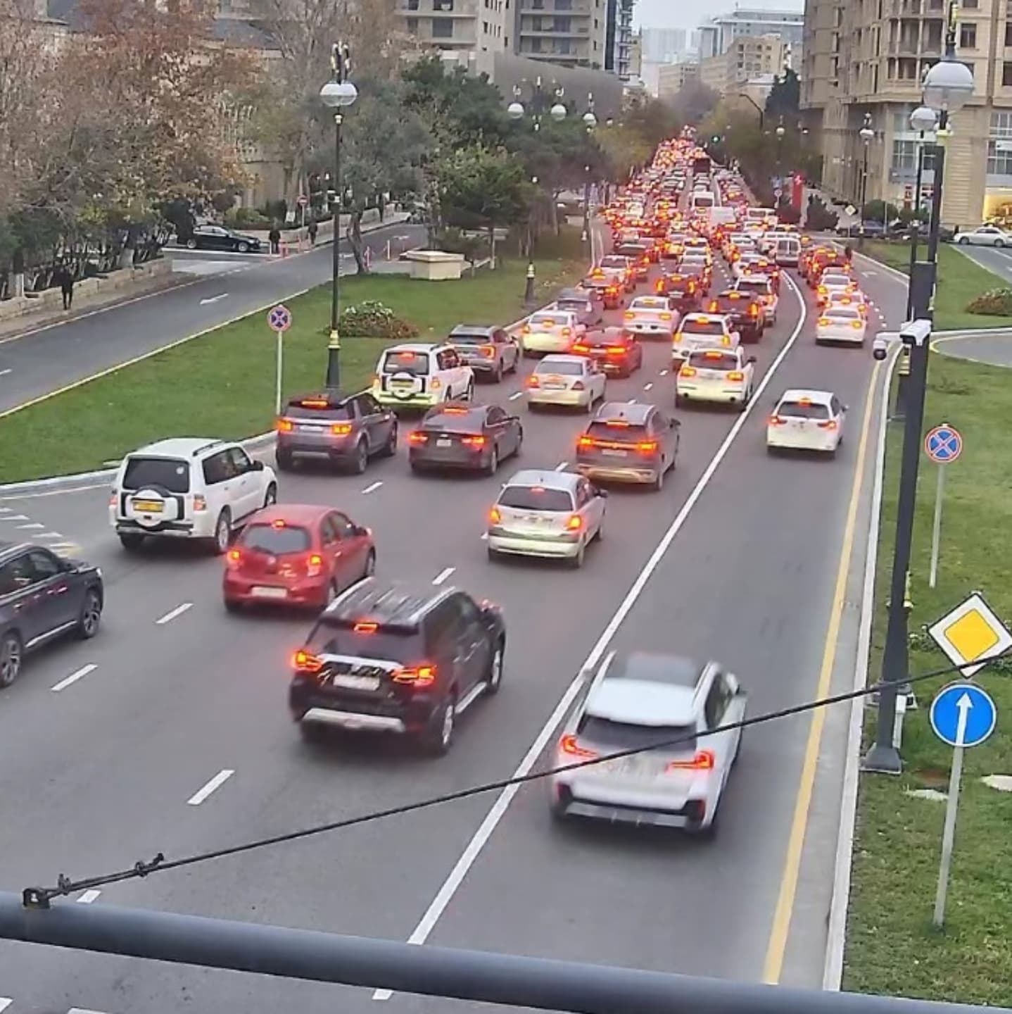 Sürücülərin NƏZƏRİNƏ: bu yollarda tıxac var - SİYAHI