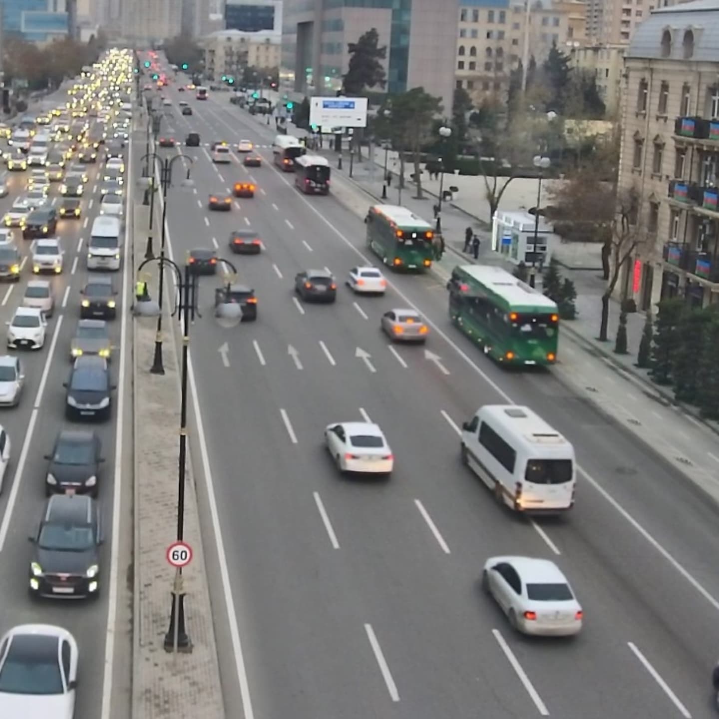 Sürücülərin NƏZƏRİNƏ: bu yollarda tıxac var - SİYAHI