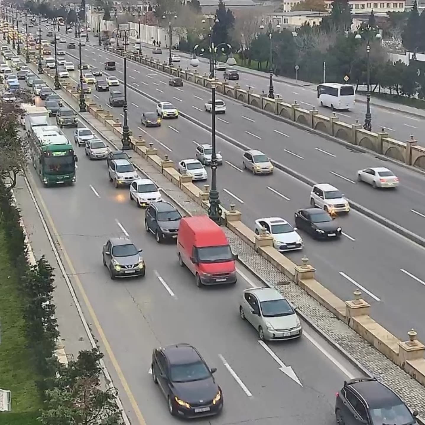 Sürücülərin NƏZƏRİNƏ: bu yollarda tıxac var - SİYAHI