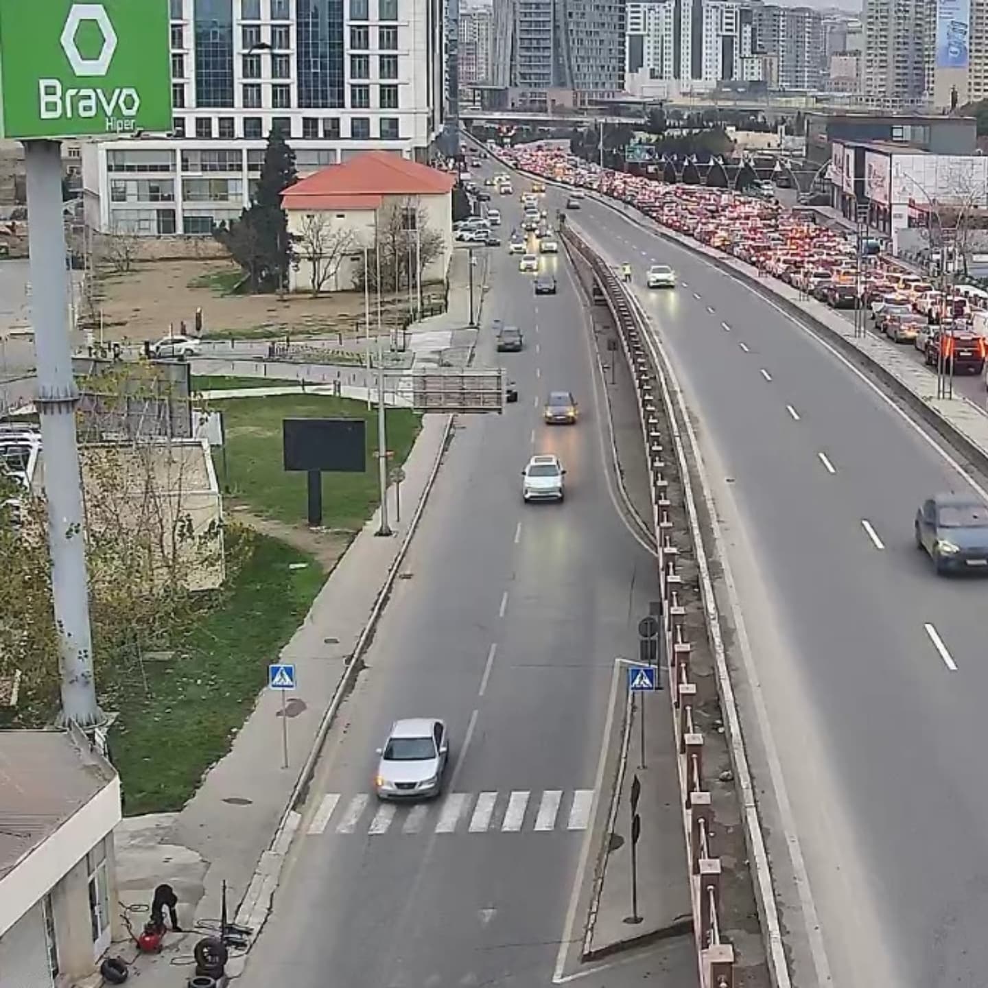 Sürücülərin NƏZƏRİNƏ: bu yollarda tıxac var - SİYAHI