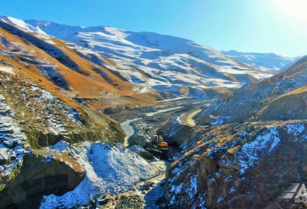 Quba-Xınalıq yolunda yeni körpünün inşası davam etdirilir (FOTO)