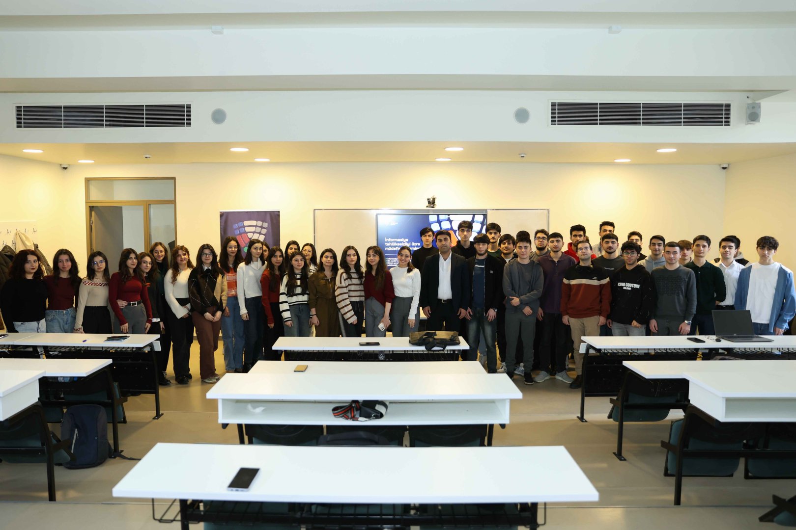 Elektron Təhlükəsizlik Xidməti və Azərbaycan Dövlət İqtisad Universiteti birgə maarifləndirmə tədbiri keçirib (FOTO)