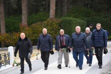 “Alyans” Azərbaycan Xüsusi Xidmət Orqanları Veteranlarının İctimai Birliyinin üzvləri ulu öndər Heydər Əliyevin məzarını ziyarət ediblər (FOTO)