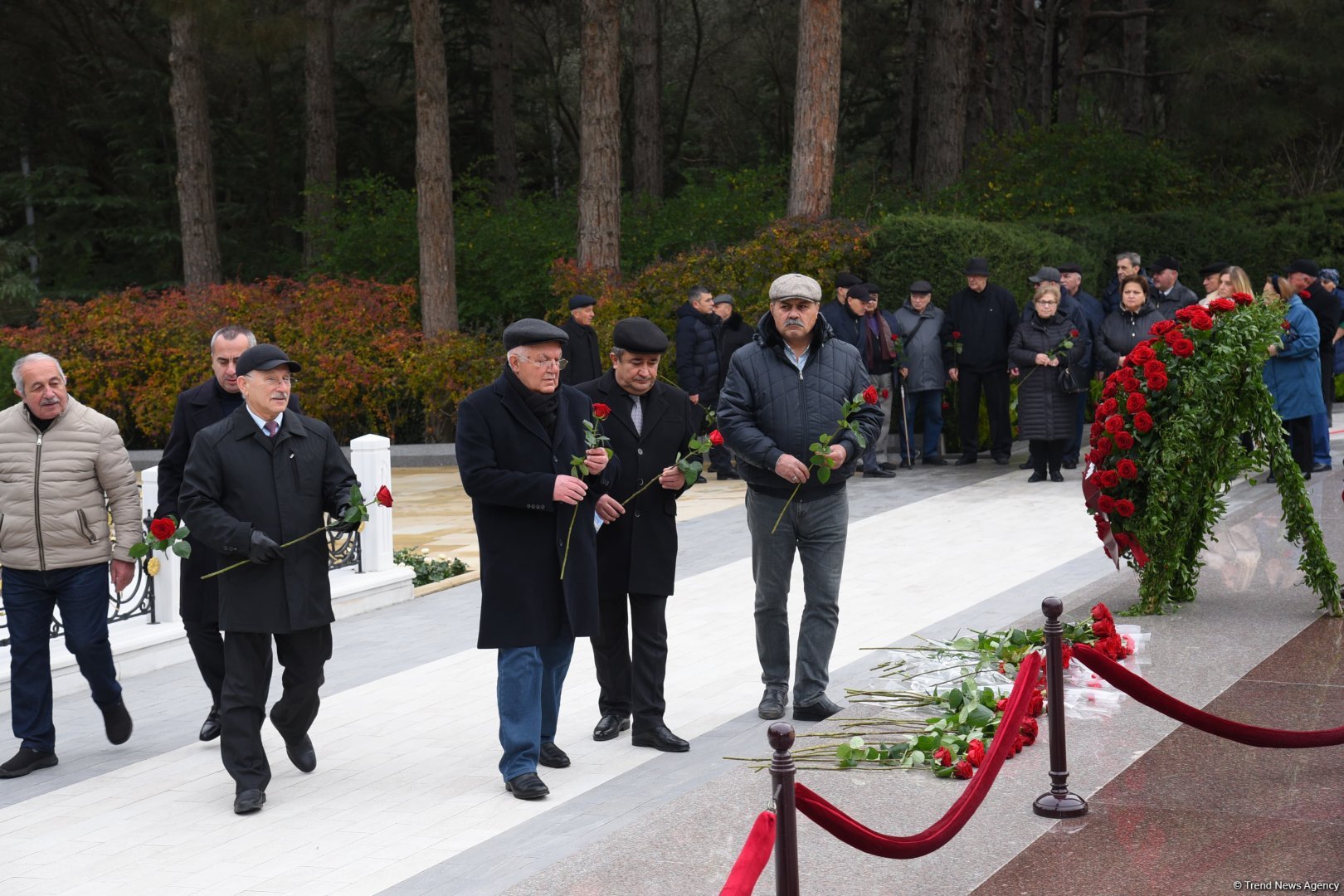 “Alyans” Azərbaycan Xüsusi Xidmət Orqanları Veteranlarının İctimai Birliyinin üzvləri ulu öndər Heydər Əliyevin məzarını ziyarət ediblər (FOTO)