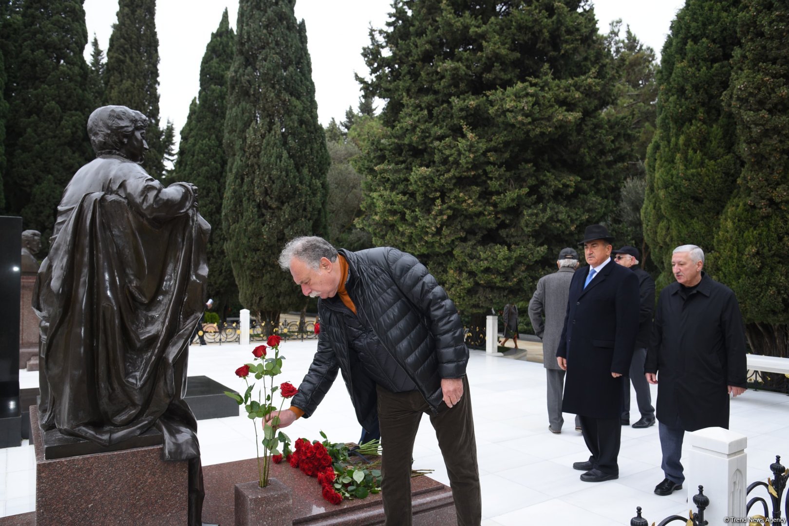 “Alyans” Azərbaycan Xüsusi Xidmət Orqanları Veteranlarının İctimai Birliyinin üzvləri ulu öndər Heydər Əliyevin məzarını ziyarət ediblər (FOTO)