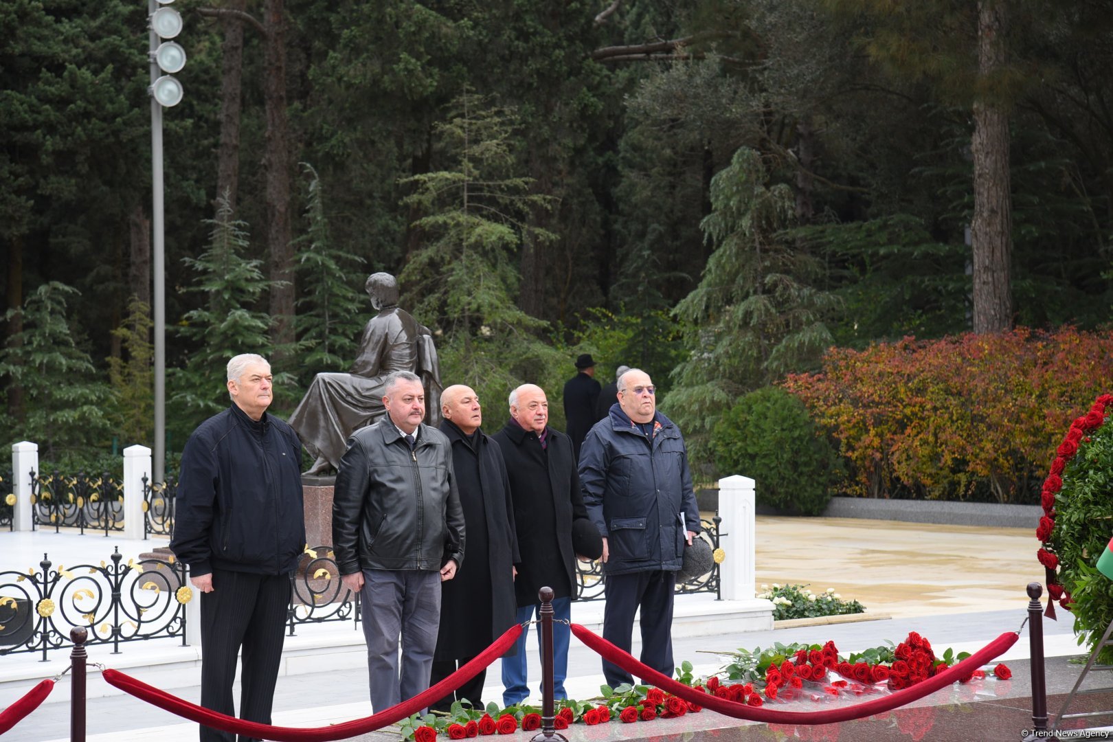 “Alyans” Azərbaycan Xüsusi Xidmət Orqanları Veteranlarının İctimai Birliyinin üzvləri ulu öndər Heydər Əliyevin məzarını ziyarət ediblər (FOTO)