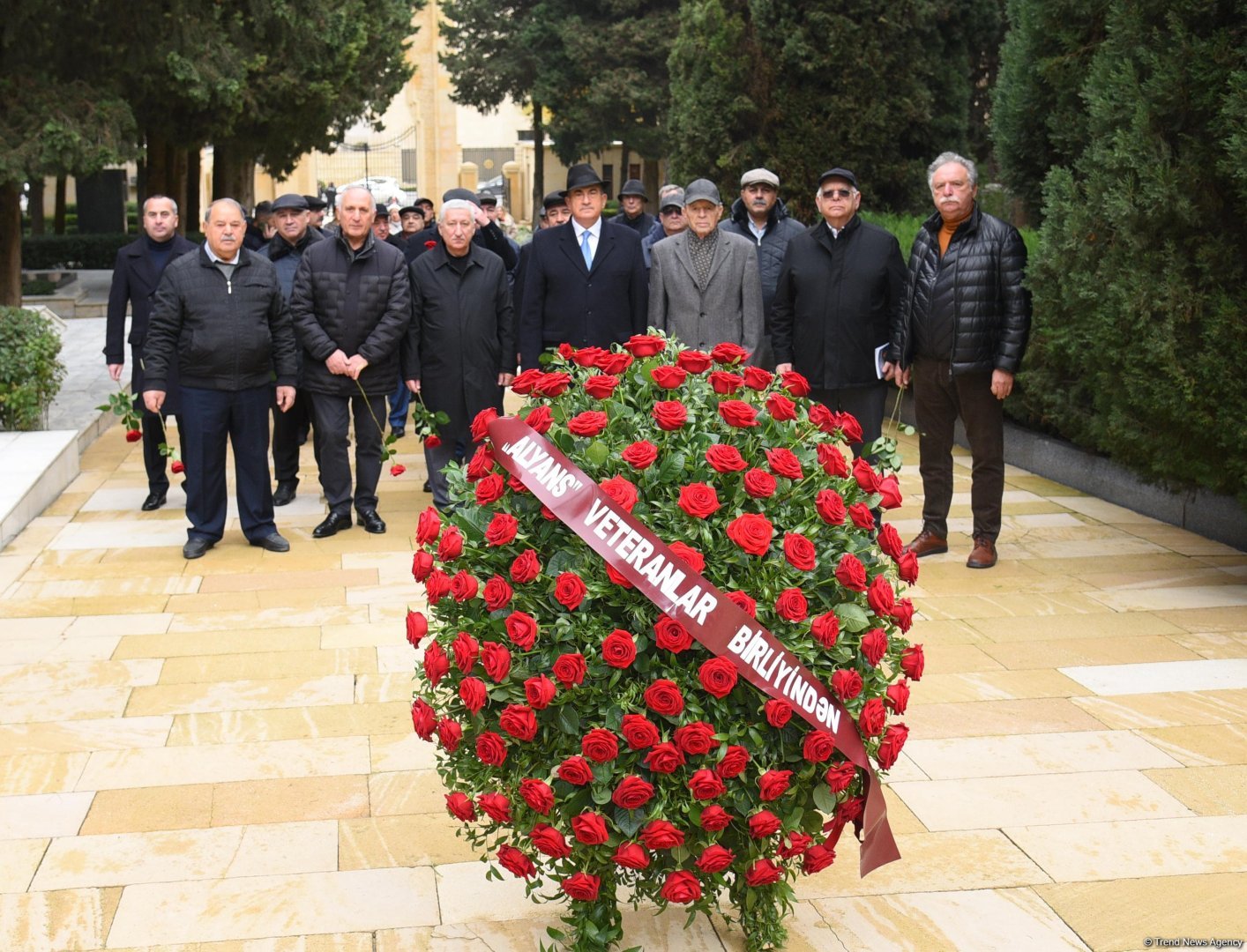 “Alyans” Azərbaycan Xüsusi Xidmət Orqanları Veteranlarının İctimai Birliyinin üzvləri ulu öndər Heydər Əliyevin məzarını ziyarət ediblər (FOTO)