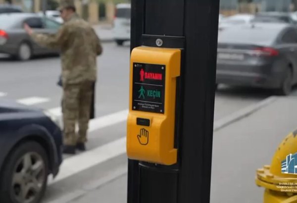 “8 Noyabr” stansiyasının yaxınlığında yeni piyada işıqforları quraşdırılıb (VİDEO)