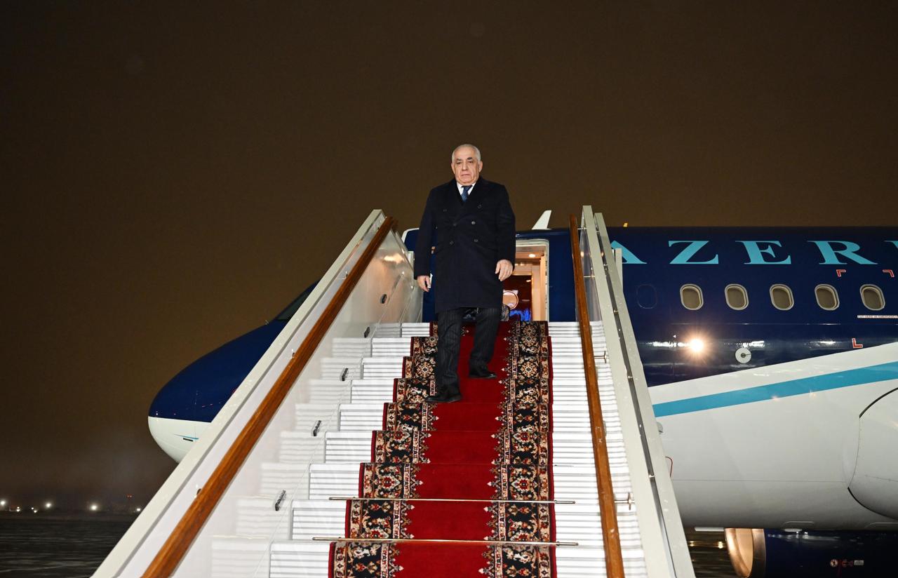 Əli Əsədov Moskvaya işgüzar səfərə gedib (FOTO)