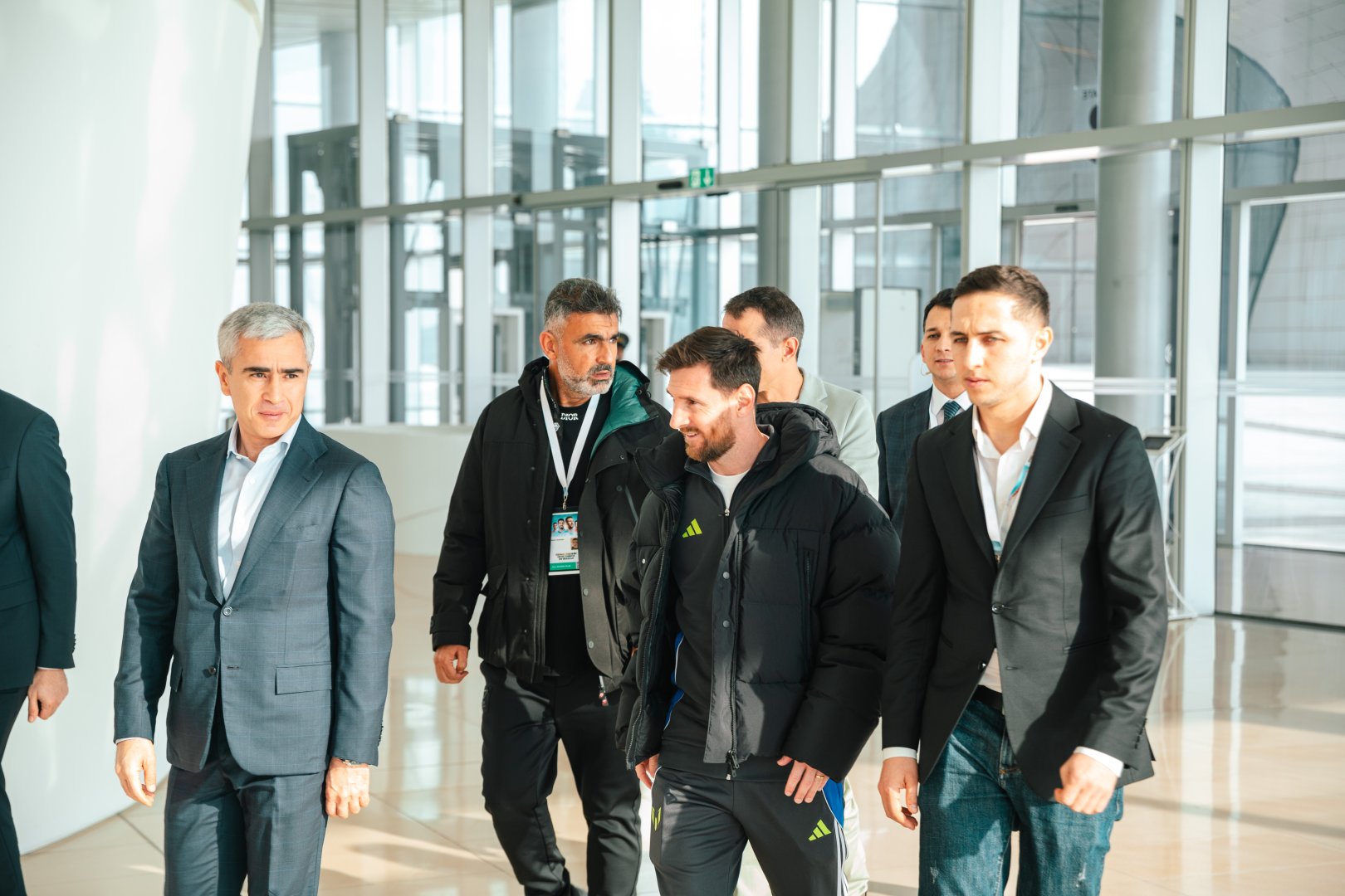 Messi və komanda yoldaşları Heydər Əliyev Mərkəzində! (FOTO)