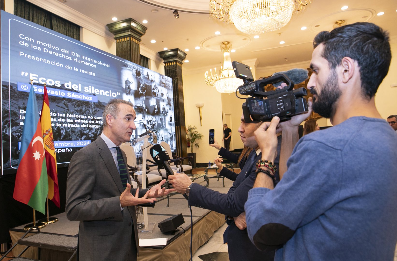 Madriddə tanınmış jurnalist-fotoqraf Gervasio Sançezin Azərbaycanın mina problemindən bəhs edən jurnalının təqdimatı keçirilib (FOTO)