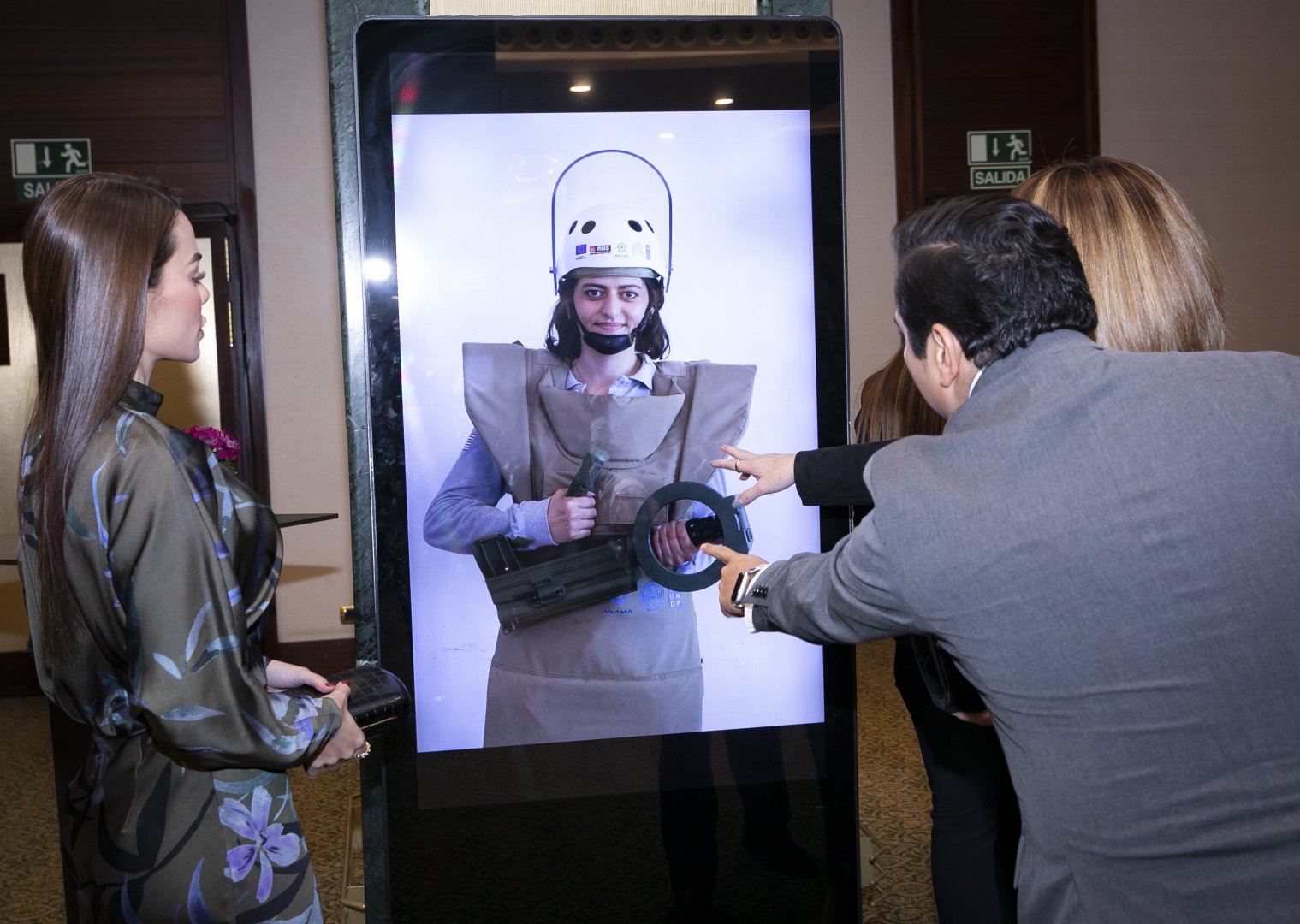 Madriddə tanınmış jurnalist-fotoqraf Gervasio Sançezin Azərbaycanın mina problemindən bəhs edən jurnalının təqdimatı keçirilib (FOTO)