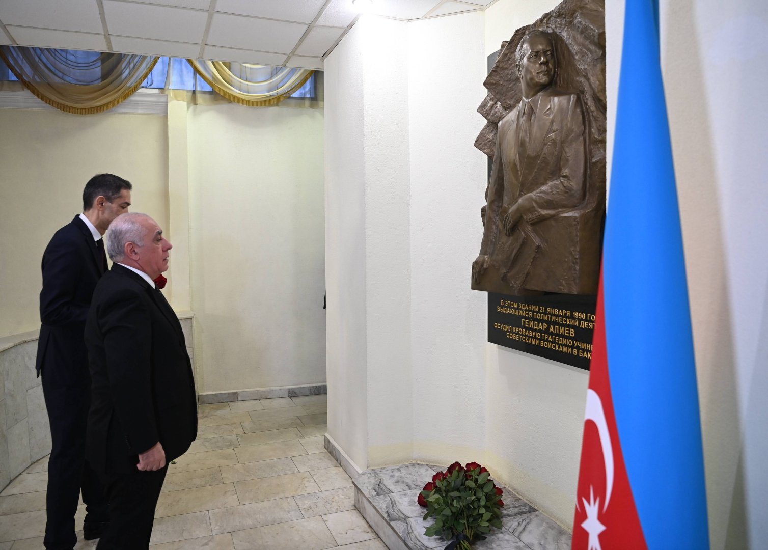 Əli Əsədov Moskvada Ümummilli Lider Heydər Əliyevin xatirəsini yad edib (FOTO)