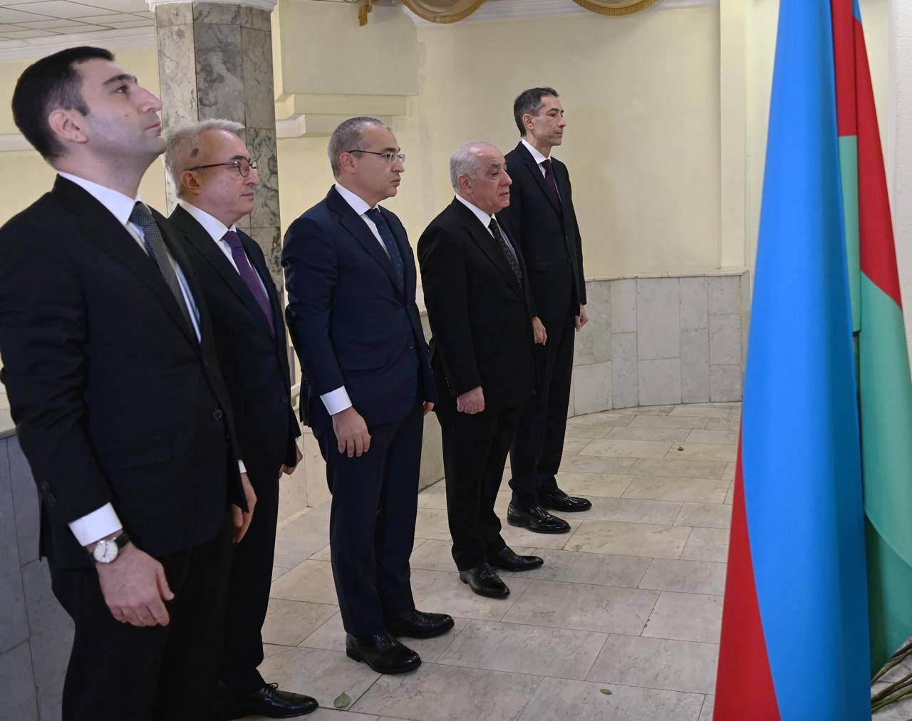 Əli Əsədov Moskvada Ümummilli Lider Heydər Əliyevin xatirəsini yad edib (FOTO)