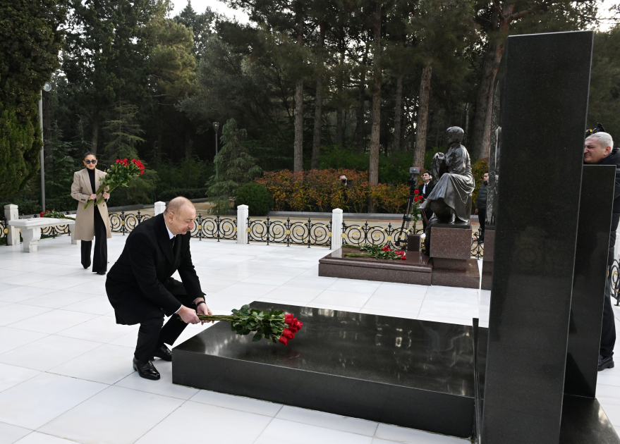 Prezident İlham Əliyev və Birinci xanım Mehriban Əliyeva Ümummilli Lider Heydər Əliyevin məzarını ziyarət ediblər (FOTO/VİDEO) (YENİLƏNİB)