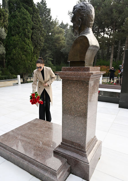 Prezident İlham Əliyev və Birinci xanım Mehriban Əliyeva Ümummilli Lider Heydər Əliyevin məzarını ziyarət ediblər (FOTO/VİDEO) (YENİLƏNİB)