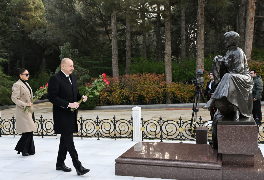 Prezident İlham Əliyev və Birinci xanım Mehriban Əliyeva Ümummilli Lider Heydər Əliyevin məzarını ziyarət ediblər (FOTO/VİDEO) (YENİLƏNİB)