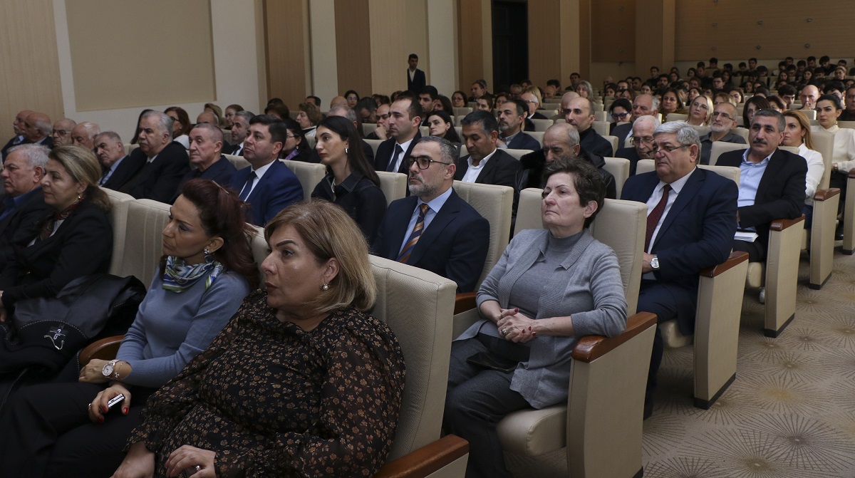 AzMİU-da Ulu Öndər Heydər Əliyevin anım tədbiri keçirilib (FOTO)