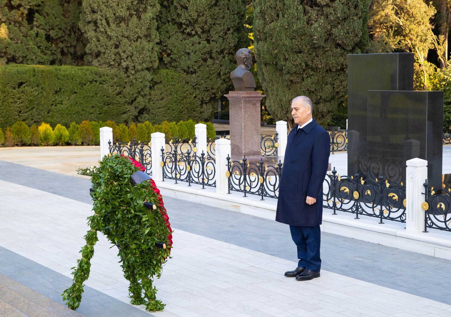 DTX-nin əməkdaşları Fəxri xiyabanda Ulu Öndər Heydər Əliyevin məzarını ziyarət ediblər (FOTO)
